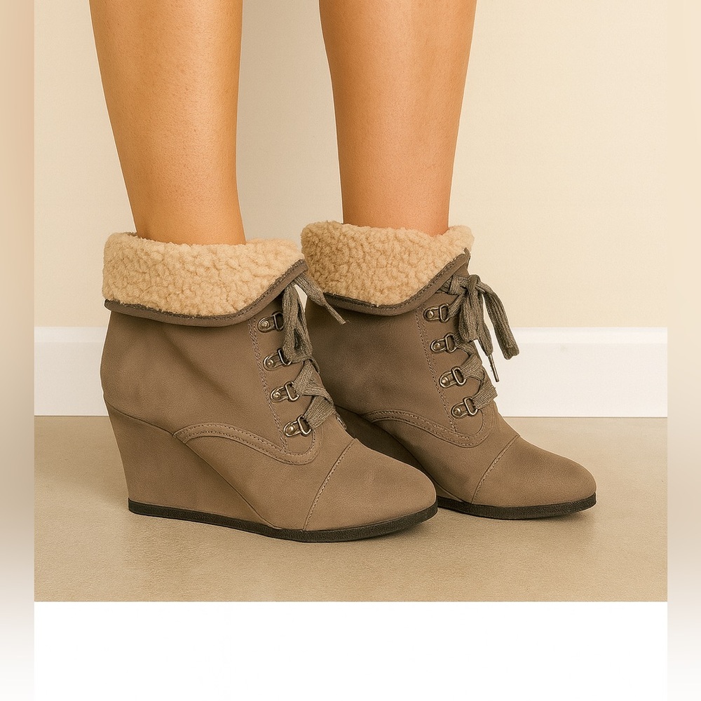 Grey bootie wedges fur lined. Size 7/8M